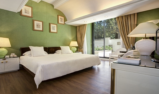 Hotel Lord Byron - Prestige Patio - Book on ClassicTravel.com