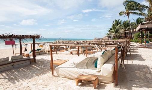 La Zebra - Sunbeds - Book on ClassicTravel.com
