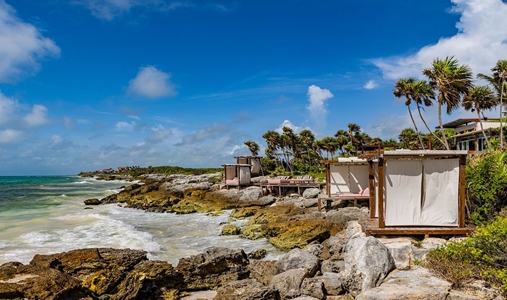Mi Amor - Beach Beds - Book on ClassicTravel.com