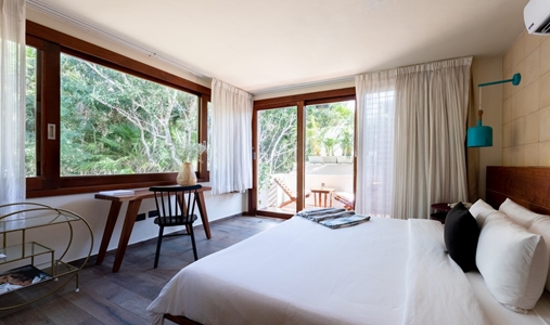 Mi Amor - Petit Jungle Room - Book on ClassicTravel.com