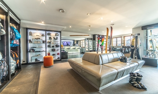 Hotel Le Strato - Skiroom - Book on ClassicTravel.com
