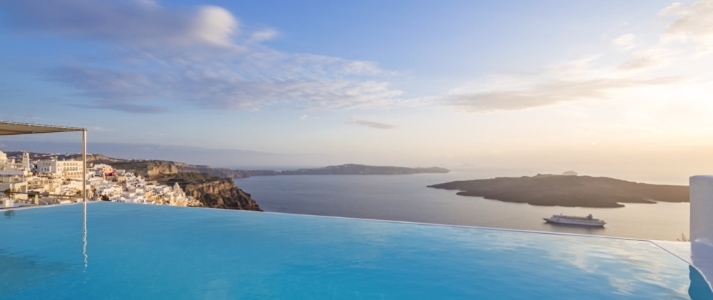 Cosmopolitan Suites - Infinity Pool - Book on ClassicTravel.com