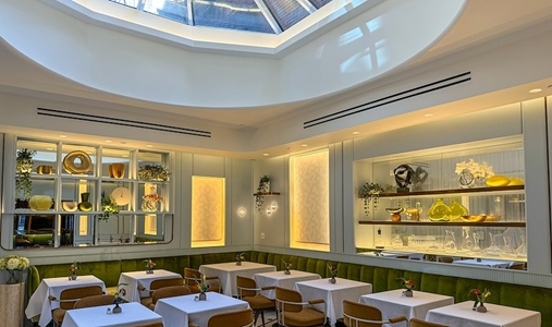 The Iroquois New York - Breakfast Room - Book on ClassicTravel.com