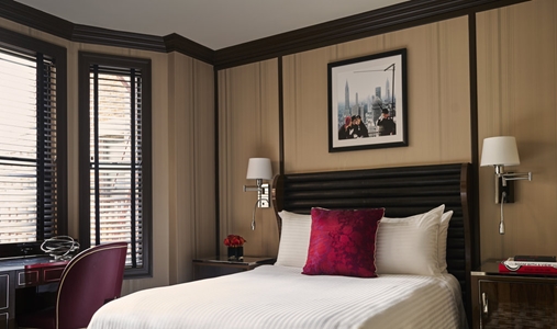 The Iroquois New York - Deluxe Queen Room - Book on ClassicTravel.com