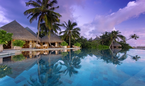 Milaidhoo Maldives - Compass Pool Bar