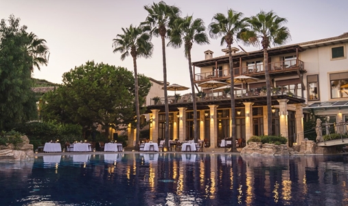 Columbia Beach Resort - Bacchus Dinner - Book on ClassicTravel.com