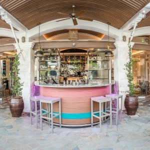 Columbia Beach Resort - Bar - Book on ClassicTravel.com