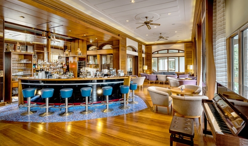 Columbia Beach Resort - Eros Cocktail Bar - Book on ClassicTravel.com