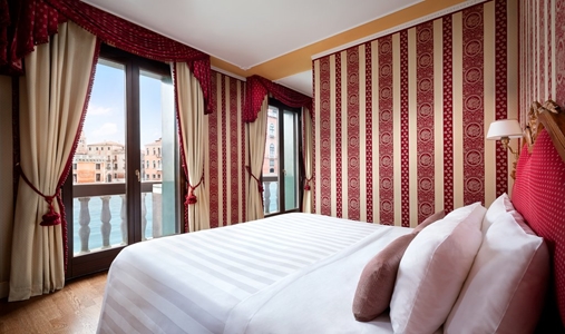 Sina Palazzo Sant Angelo - Sina Palazzosantangelo Suite Deluxe -  Book on ClassicTravel.com