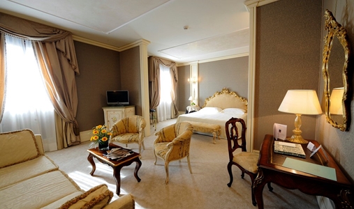 Ca' Sagredo Hotel - Deluxe Suite - Book on ClassicTravel.com