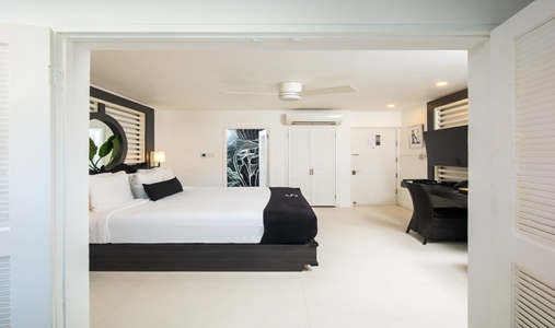 S Hotel Montego Bay - Mini King Suite - Book on ClassicTravel.com