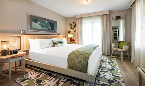 Lennox Miami Beach - Deluxe King Room - Book on ClassicTravel.com