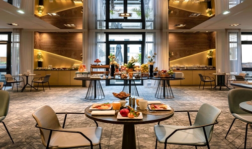 Le Louis Hotel Versailles Château - MGallery Collection - Breakfast - Book on ClassicTravel.com