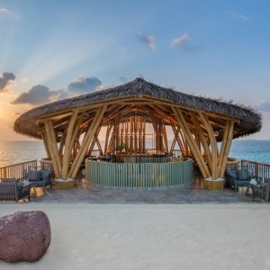 JW Marriott Kaafu Atoll Island Resort - Lounge Bar - Book on ClassicTravel.com