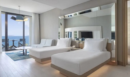 Twin-Premium-Room-with-Balcony