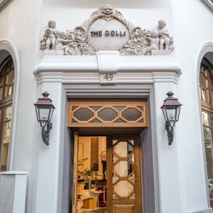 The Dolli at Acropolis - Entrance - Book on ClassicTravel.com