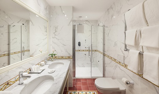 Classictravel-com-Excelsior-Belvedere-Hotel-Superior-Room-bathroom