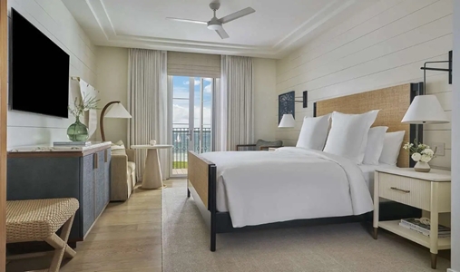 The Cooper - Waterfront Room - Book on ClassicTravel.com