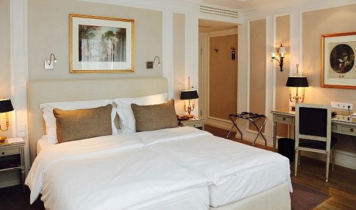 superior-double-room-hotel-muenchen-palace