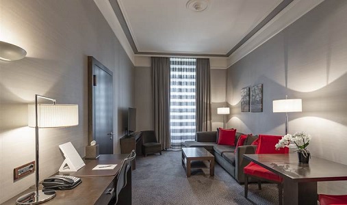 classictravel-com-Hotel-Metropole-Geneve-shopping-suite2