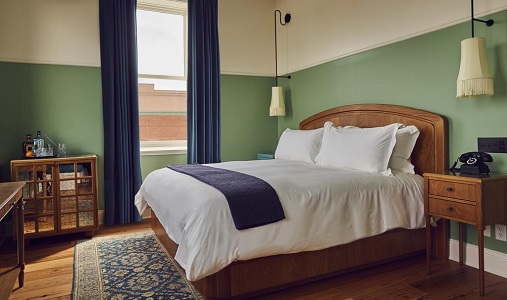 classic-travel-com-the-drayton-hotel-king-room