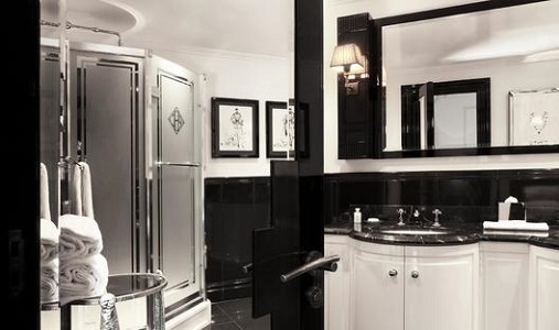 Schlosshotel Berlin by Patrick Hellman-premium-junior-suite-bathroom