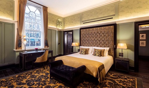 classic-travel-com-l-oscar-london-junior-suite