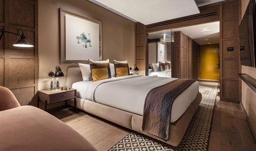 The Londoner - Deluxe King Bedroom - Book on ClassicTravel.com