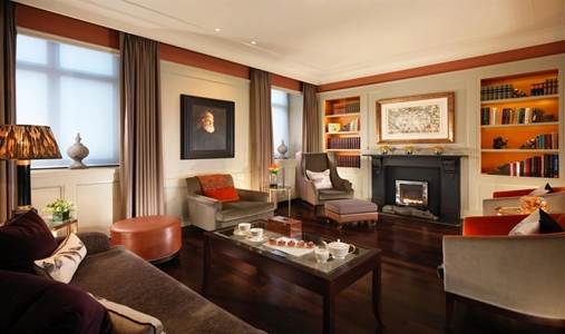 51 Buckingham Gate Taj London - Library - Book on ClassicTravel.com