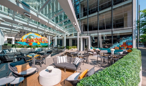 Sofitel Chicago Magnificent Mile - Le Bar Terrace - Book on ClassicTravel.com