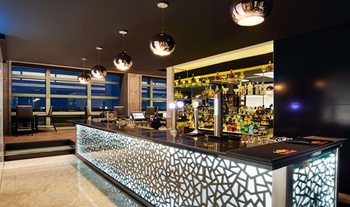 Sofitel Abu Dhabi Corniche - Jazz & Fizz Bar - Book on ClassicTravel.com