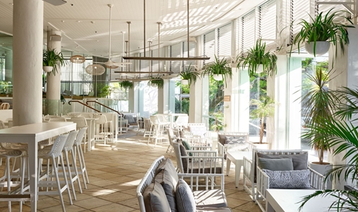 Sofitel Noosa Pacific Resort - Noosa Beach House Bar Interior - Book on ClassicTravel.com