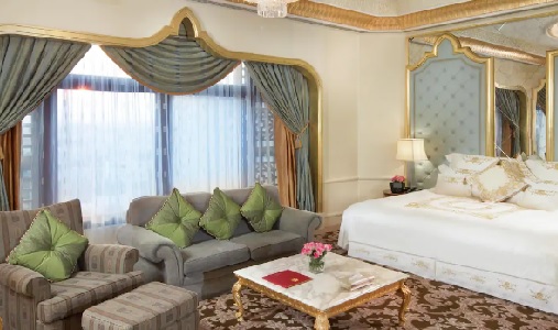 Waldorf Astoria Jeddah KINg bed