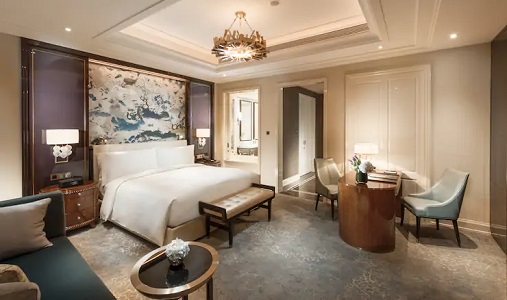 Waldorf Astoria Chengdu King Bed