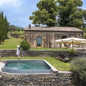 Monaci delle Terre Nere - Pool Villa Sontuoso - Book on ClassicTravel.com