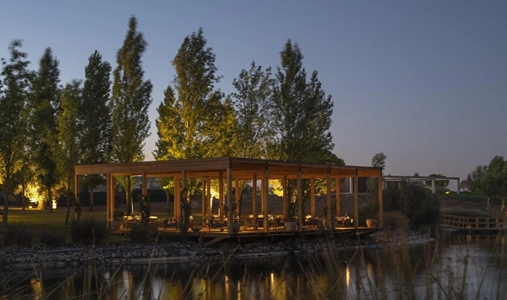 L'AND Vineyards - Lake Deck & Caf - Book on ClassicTravel.com