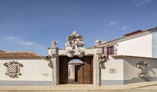 Hotel Vermelho - Entrance - Book on ClassicTravel.com