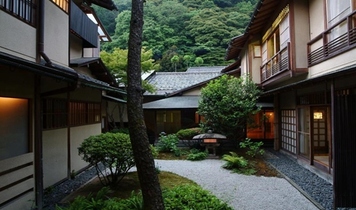 Nishimuraya Honkan - Courtyard - Book on ClassicTravel.com