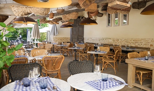 Hostellerie de Levernois - Restaurant Bistrot du Bord de l'Eau - Book on ClassicTravel.com