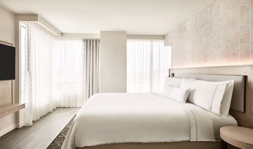 The Westin Tempe - Corner Traditional King - Book on ClassicTravel.com