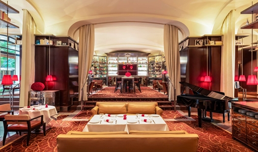Le Royal Monceau - Raffles Paris - Le Bar Long - Book on ClassicTravel.com