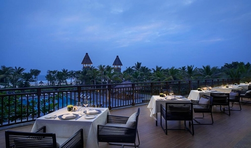 Raffles Hainan Clear Water Bay - Sapori Terrace - Book on ClassicTravel.com