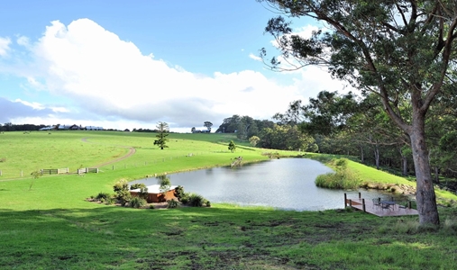 Spicers Peak Lodge - Lake Deck - Book on ClassicTravel.com